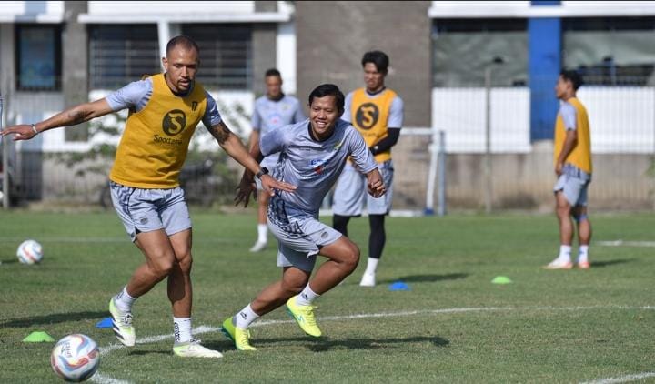 Adam Alis Ungkap Kesiapannya Bersama Persib: Suka dengan Persaingan