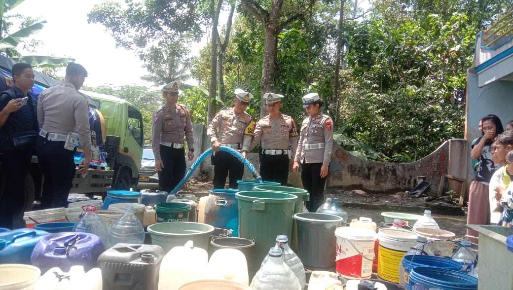 Warga Kebon Kalapa Terbebas dari Kekeringan, Polres Tasikmalaya Distribusikan Ribuan Liter Air Bersih