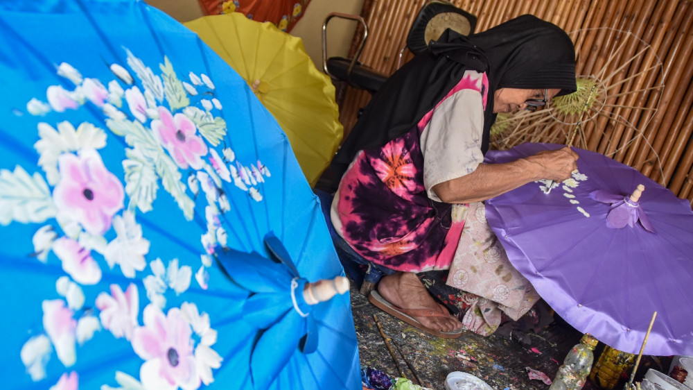 Senja di Ujung Kuas Mak Iyah, ketika Payung Geulis Kota Tasikmalaya Kehilangan Panggungnya