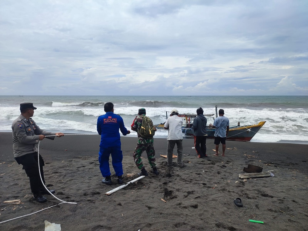 Enam Hari Terombang-ambing di Lautan, Nelayan Kampung Jati Banten Diselamatkan Polairud Polres Tasikmalaya