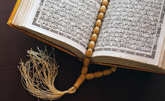5 Alasan Logis Larangan Membaca Al Quran Diiringi Musik