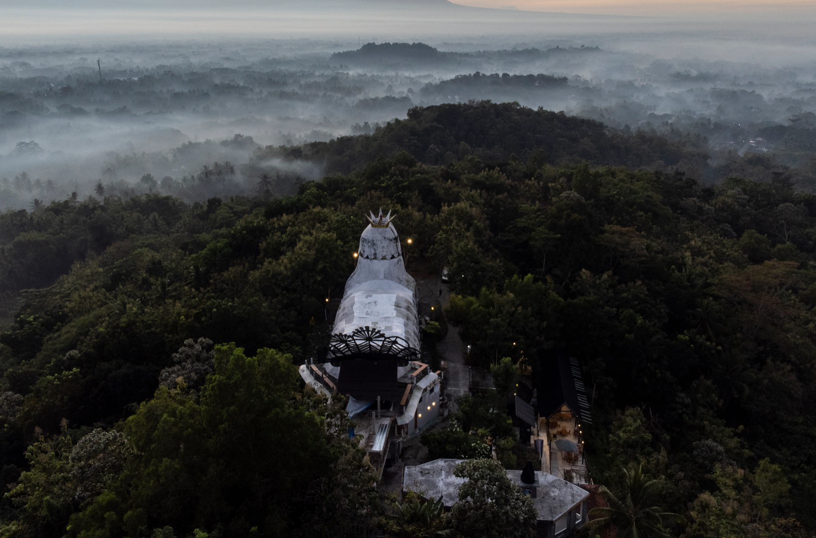 Menikmati Indahnya Matahari Terbit di Bukit Rhema, Tempat Bertemunya Cinta dan Rangga