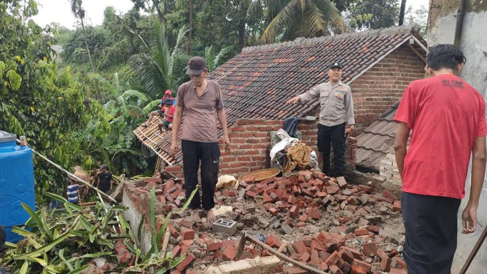 Lagi! Cuaca Ekstrem Terjang Kota Tasikmalaya, Rumah Rusak Dua di Mangkubumi