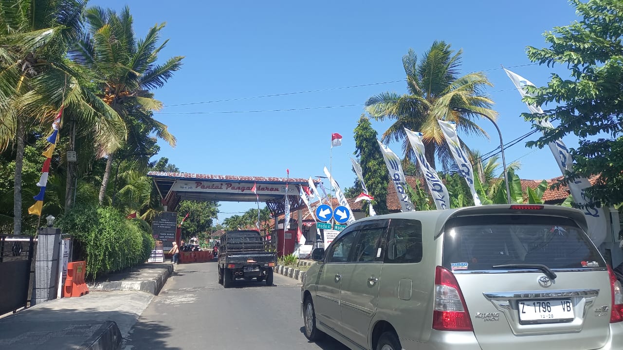 Shuttle Bus Antar Jemput Wisatawan Kereta Pangandaran Langsung ke Pantai