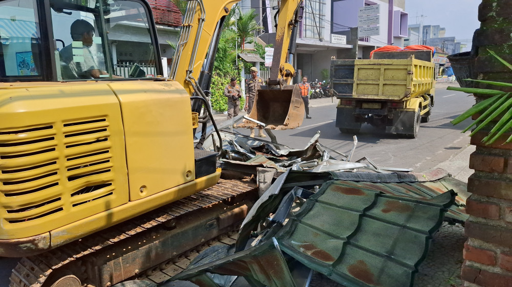 Bangunan yang Dibongkar di Cimulu Kota Tasikmalaya Ternyata Ada Izinnya, Kuasa Hukum Akan Gugat UPTD PSDA