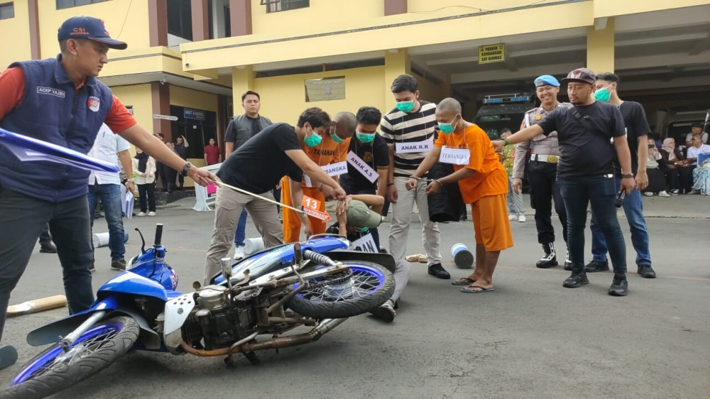 30 Adegan dalam Rekonstruksi Kasus Penganiayaan Pelajar Madrasah di Kota Tasikmalaya