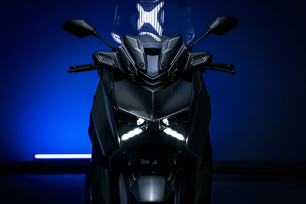 Dengan Warna Khas Racing Yamaha XMAX Connected Lebih Sporty, Mesin Blue Core 250 CC, Harga Terjangkau