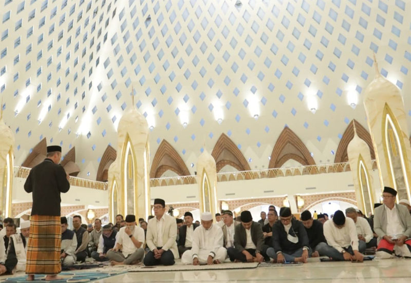 Pesona Masjid Al Jabbar yang Dilengkapi Taman Tematik 25 Nabi dan Rasul