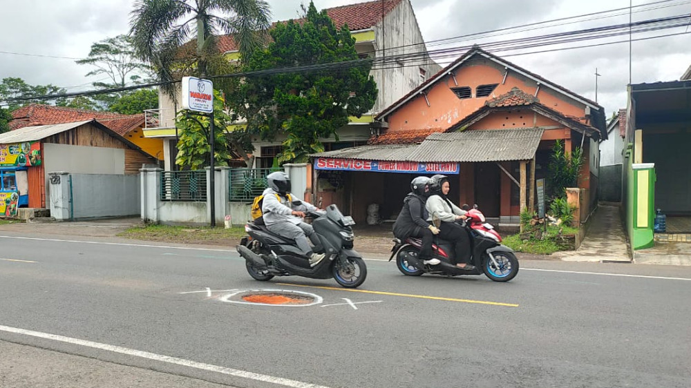 Jalan Nasional III Cikoneng Kabupaten Ciamis Berlubang, Pengendara Diminta Waspada Jelang Nataru