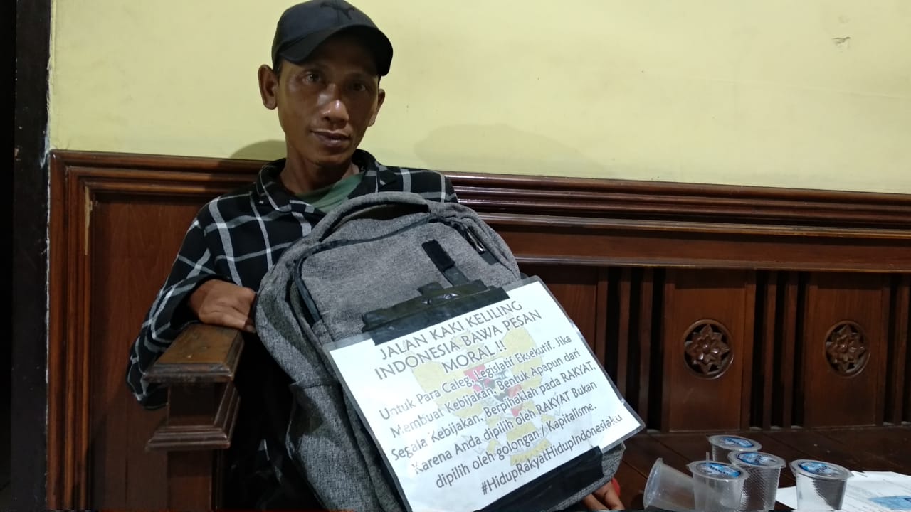 Bawa Pesan untuk Para Bacaleg di Pemilu 2024, Pria Asal Ciamis Jalan Kali Keliling Indonesia