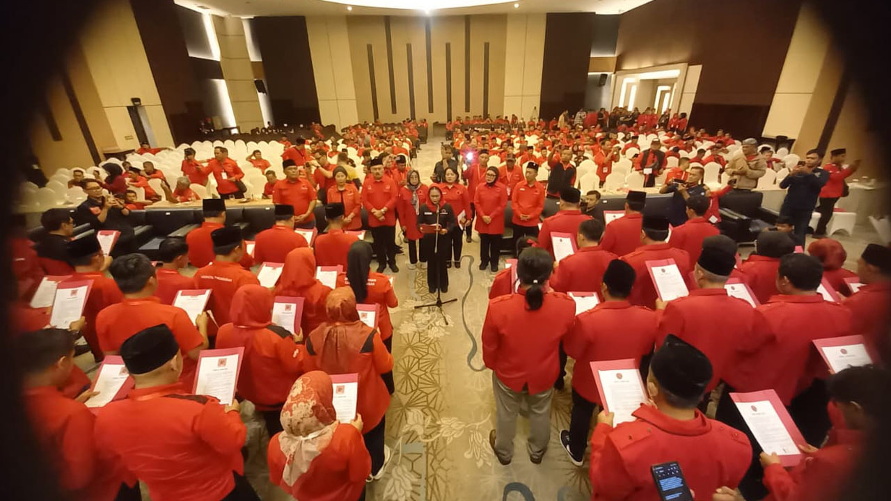 Pengurus Baru DPC PDIP Enam Daerah di Jawa Barat Resmi Dilantik, Kenapa Garut Menyusul?