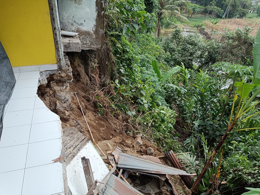 Belasan Rumah Rusak Akibat Longsor, Intensitas Hujan Tinggi di Kabupaten Bogor