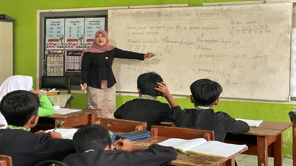 Menghidupkan Aksara Sunda dari Ruang Kelas Sekolah Dasar di Tasikmalaya