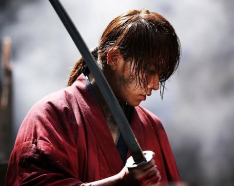 Pedang Battousai si Pembantai yang Patah saat Menghadapi Soujiro di Rurouni Kenshin Ternyata Sakabatou Shinko
