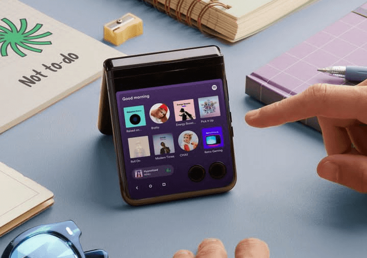Wow Smartphone Motorola Razr 2023 Bisa Ditekuk Seperti Jam Tangan, Ketahui Spek Dewa Pada Motorola Terbaru Ini
