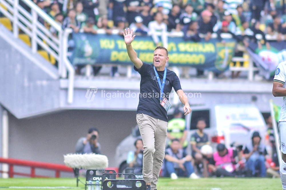 Akui Keunggulan Persib, Pelatih Persebaya Ungkap Titik Kesalahan Timnya yang Sukses Dimanfaatkan Persib