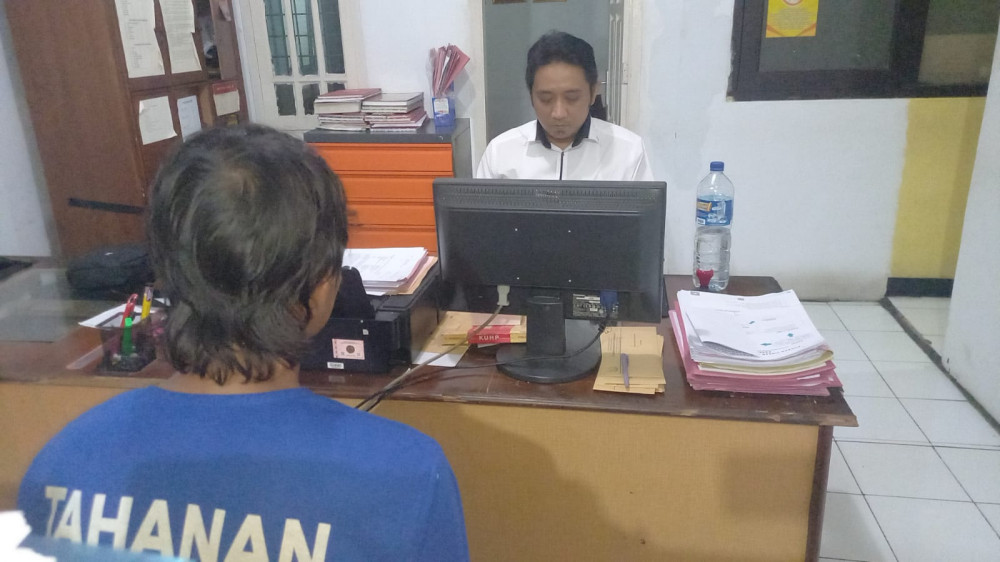 Akibat Judi Online, Buruh Bangunan di Tasikmalaya Nekad Masuk Minimarket dari Atap 