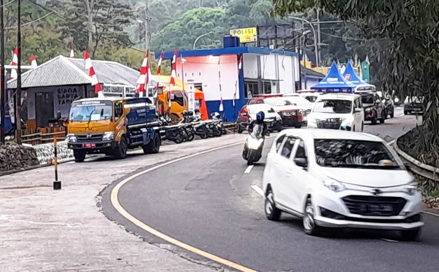 Puluhan Ribu Kendaraan Pemudik Lintasi Jalur Gentong