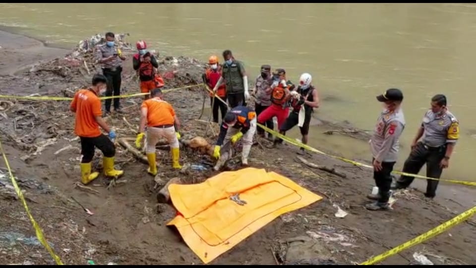 Ciri-ciri Jasad Pria Membusuk di Tepi Sungai Citanduy Bendungan Leuwikeris, Pakai 2 Cincin di Jari Manis