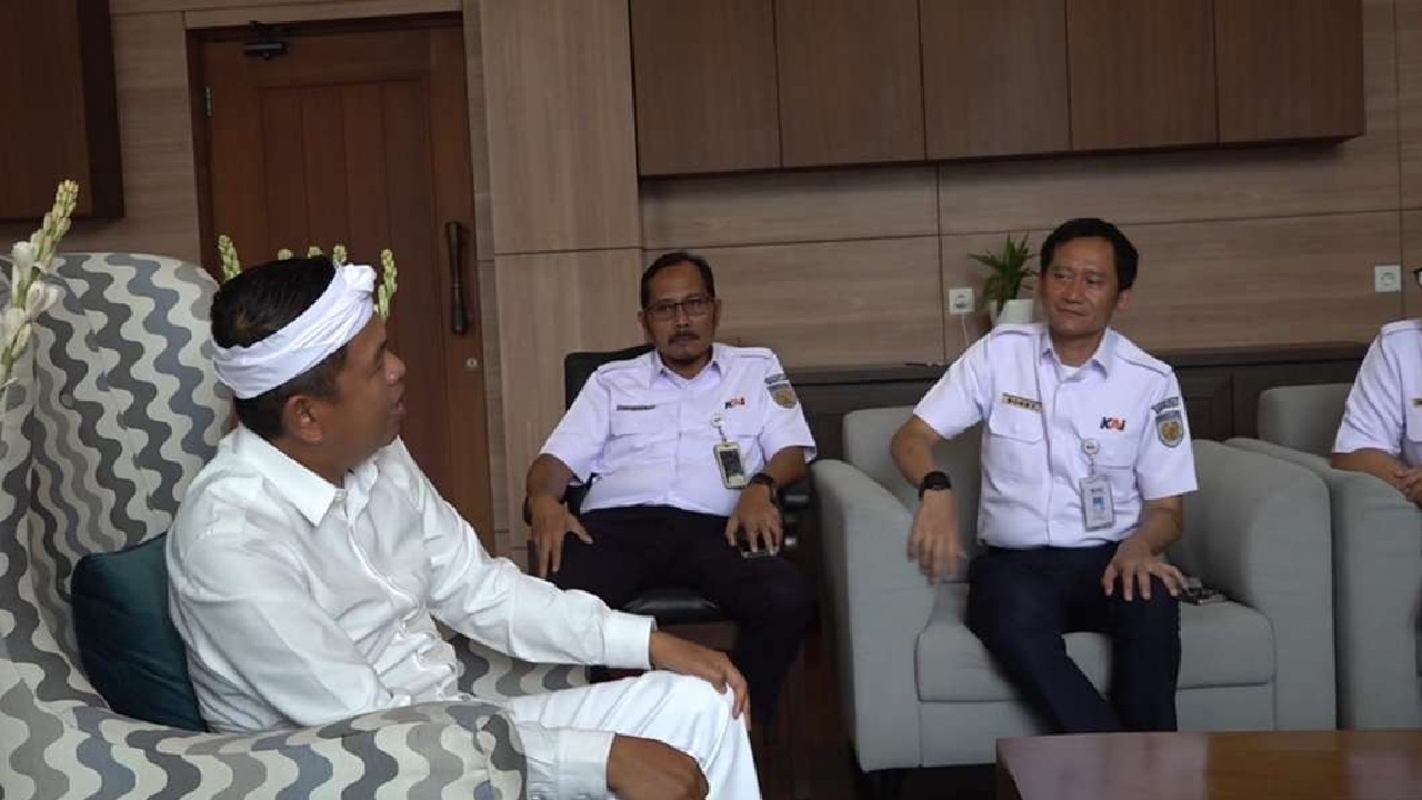 Gubernur dan Dirut KAI Hadirkan Kereta Petani dan Pedagang di Jawa Barat