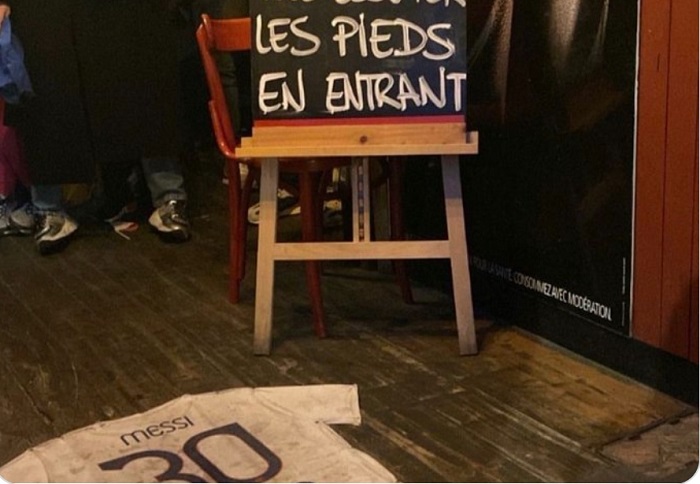 Kesal Kalah dari Argentina di Piala Dunia, Bar di Perancis Gunakan Kaos Lionel Messi Sebagai Keset
