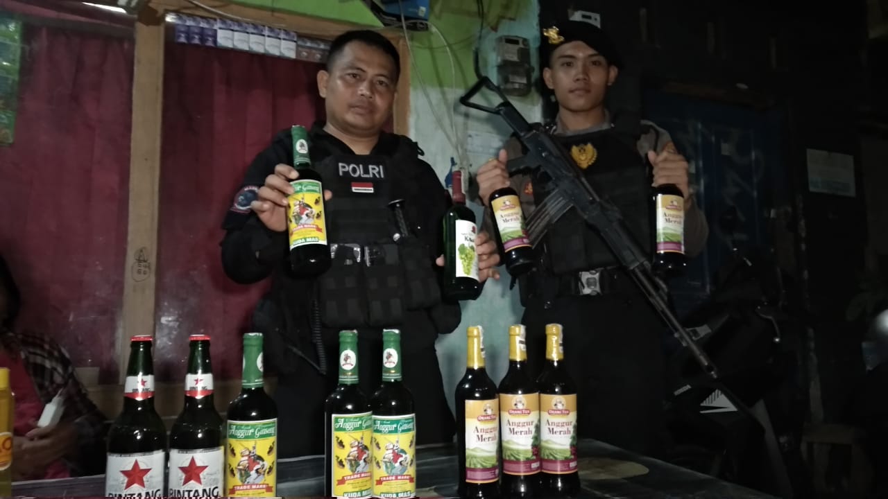 Jaga Kondusifitas Pemilu 2024, Polisi di Kota Tasikmalaya Gencarkan Razia Minuman Keras