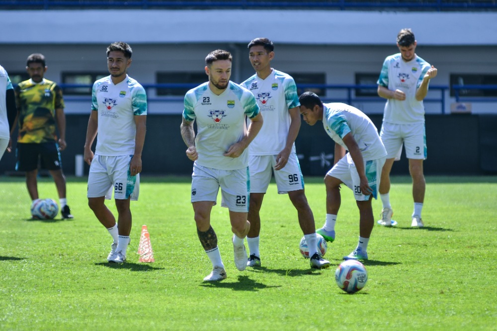 Seperti Langit dan Bumi, Ini Jarak Posisi Persib dengan Arema FC Sangat Jauh di Klasemen