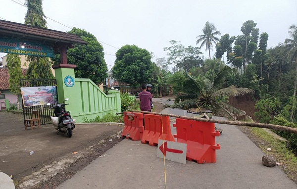  SDN 2 Parungponteng Tasikmalaya Direkomendasikan BPBD Tidak Digunakan Tempat Belajar, Ini Alasannya…