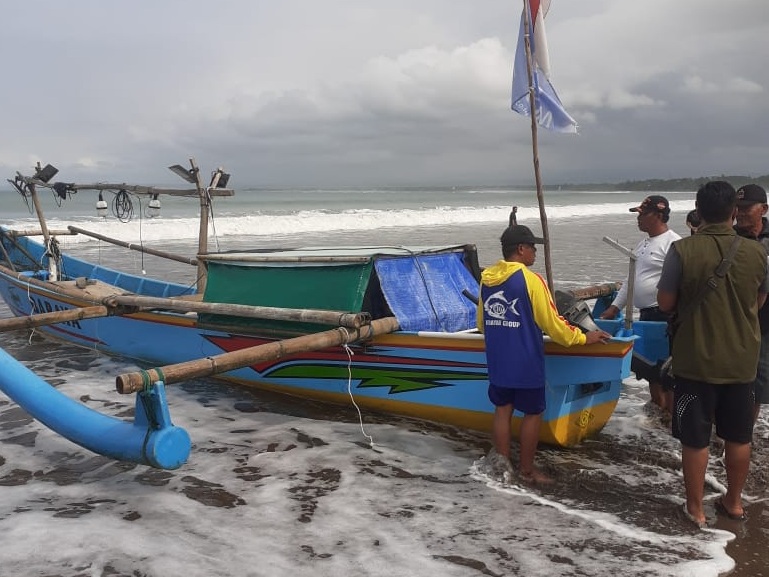 Tetap Waspada Gelombang Pasang Pantai Barat Pangandaran, Wisatawan Boleh Berenang 