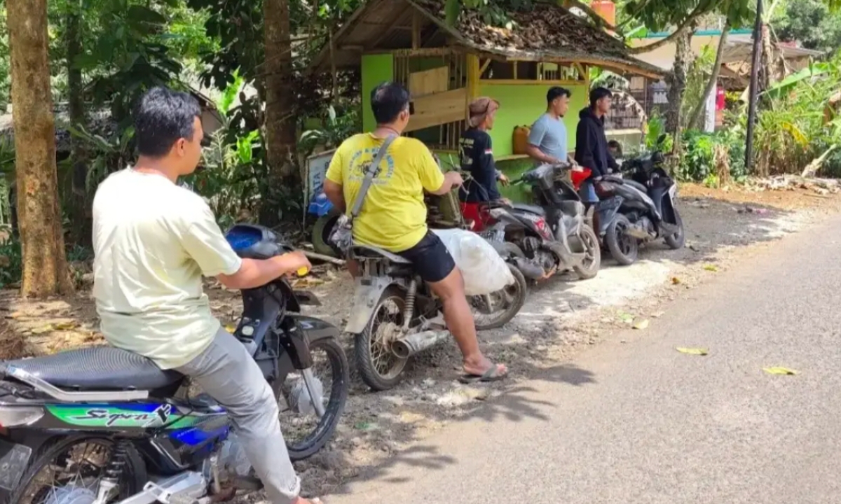 Warga Langkaplancar Pangandaran Harus Tempuh 60 Kilometer untuk Mendapatkan BBM