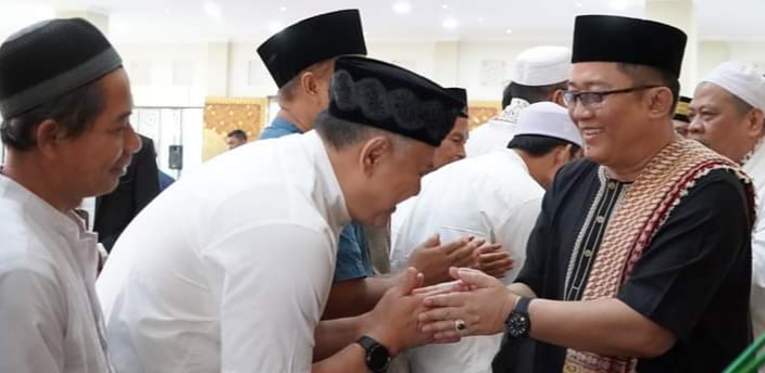 Ini Pesan Bupati Tasikmalaya Ade Sugianto Usai Salat Sunat Idul Adha, Selalu Berbagi dan Peduli Sesama