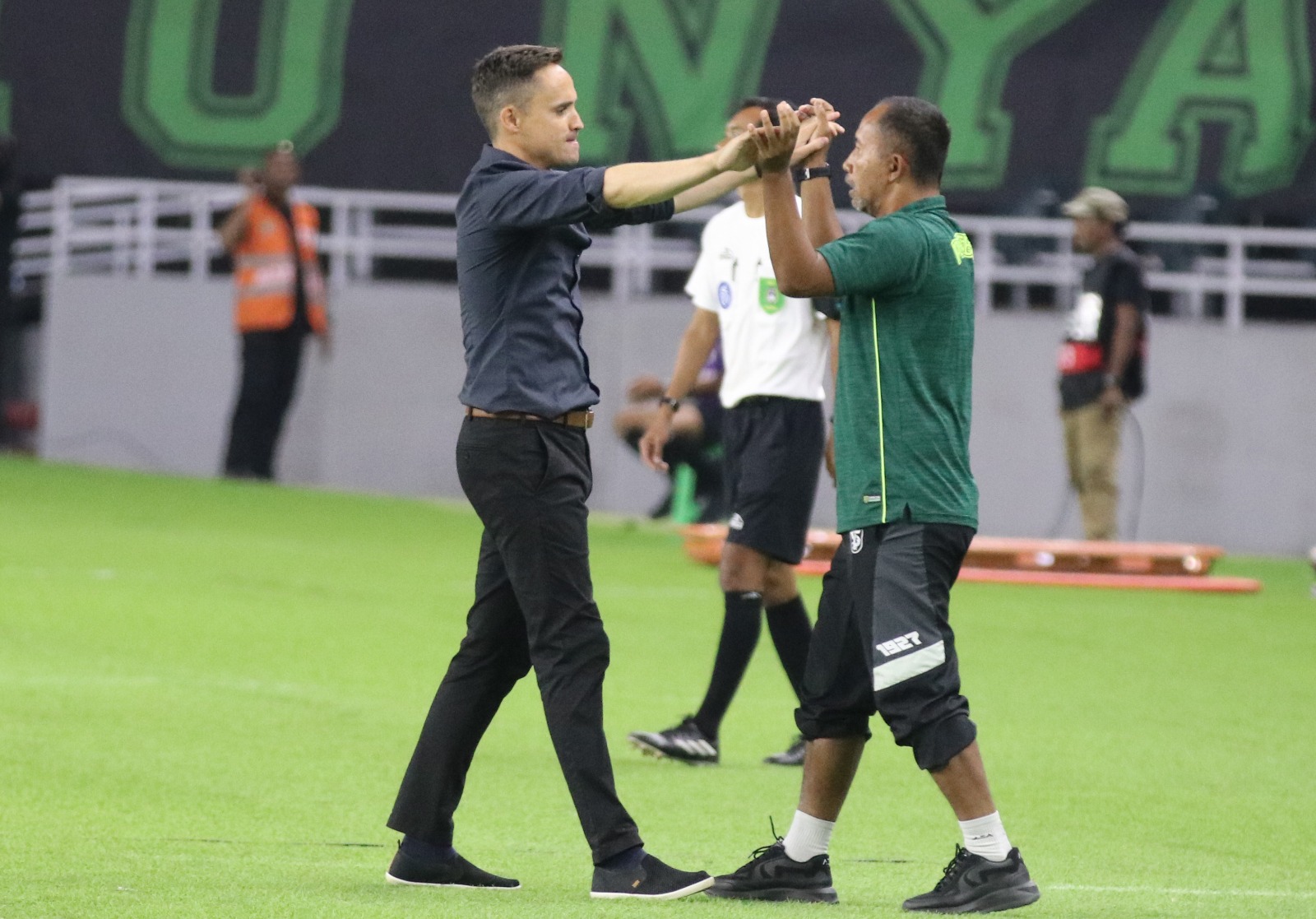 Uston Nawawi Gantikan Paul Munster Dampingi Persebaya Lawan Arema FC, Ini Penjelasannya