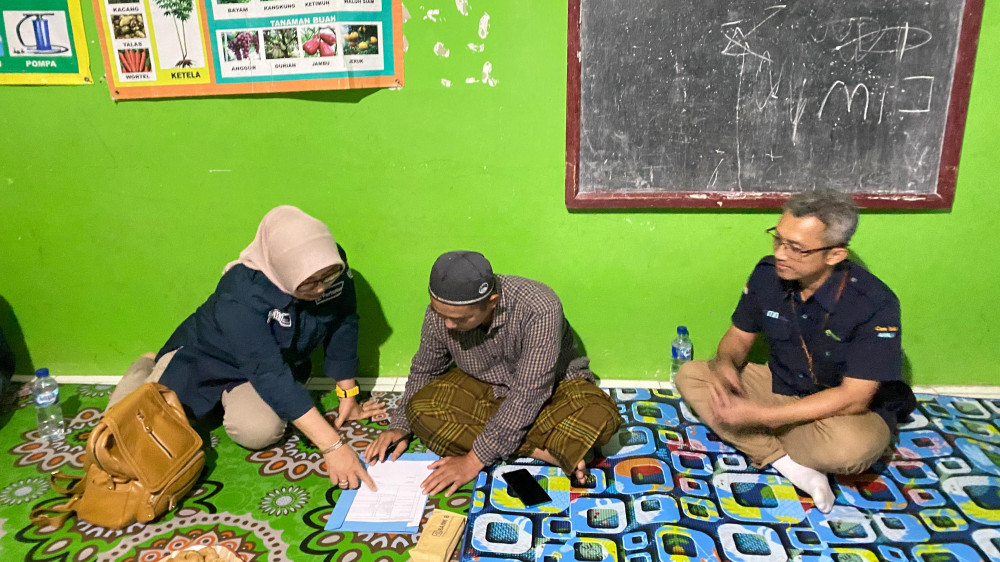 Perhutani Tasikmalaya Bantu Perbaikan Madrasah di Desa Hutan