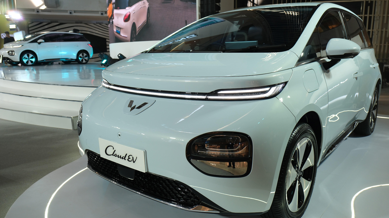 Mobil MPV Super Irit 2026, Mobil Listrik Wuling Cloud EV Tawarkan Konsep Awan yang Nyaman dan Modern
