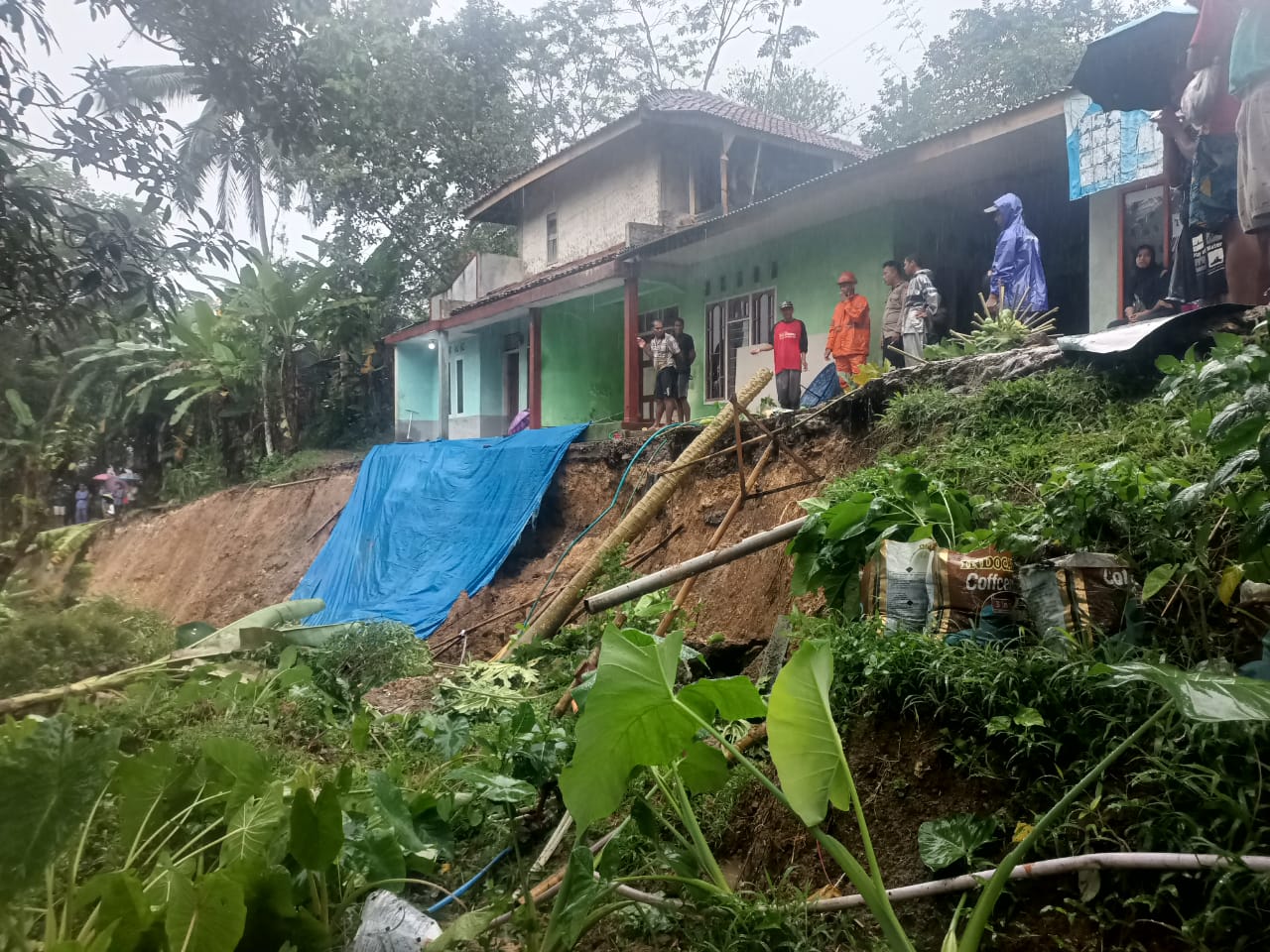 Tasikmalaya Dikepung Bencana, 7 Kecamatan Dilanda Banjir dan Longsor