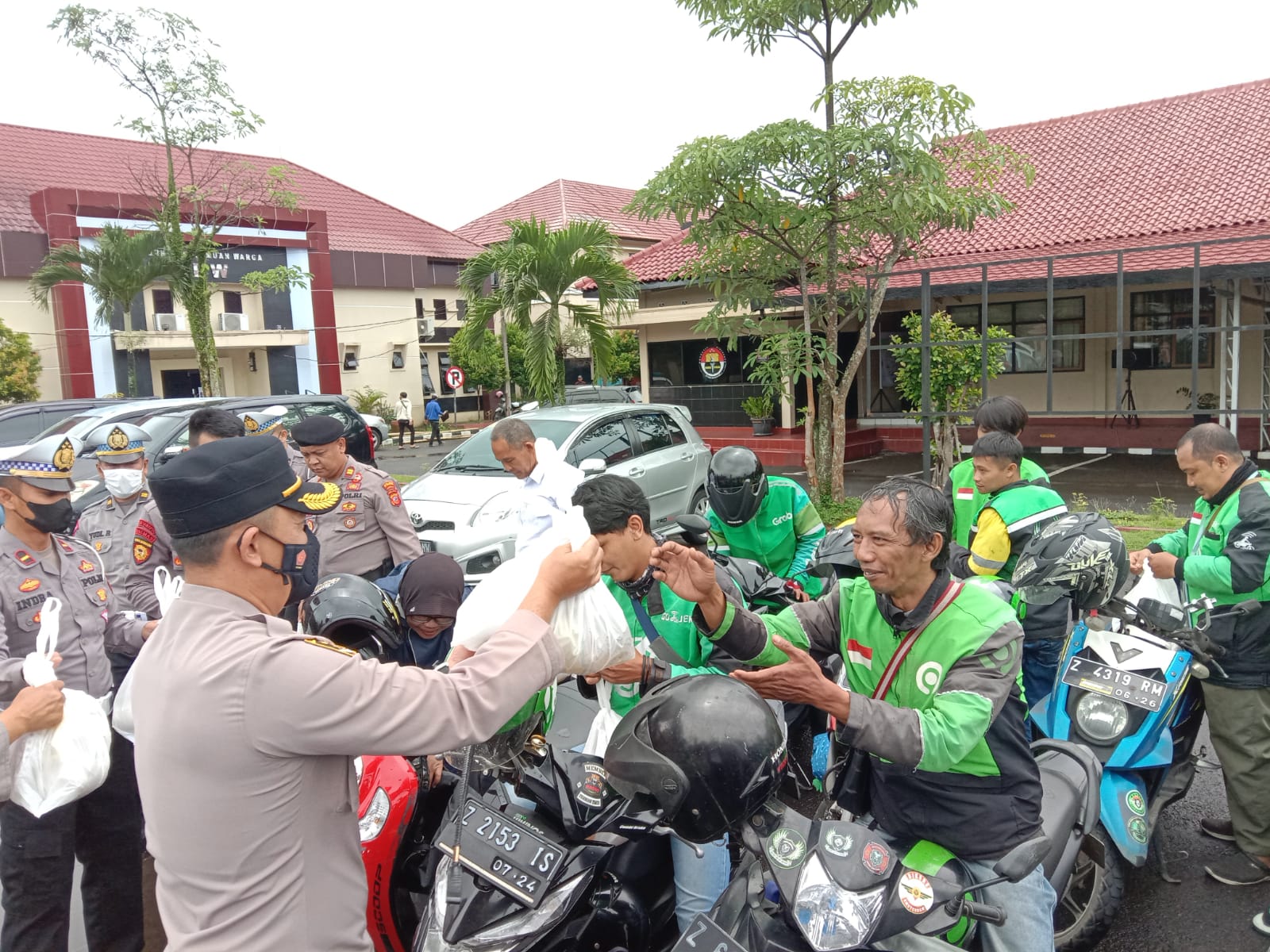 Ratusan Ojol Datangi Kantor Polisi, Sikap Kapolres Tasikmalaya Bikin Hati Luluh