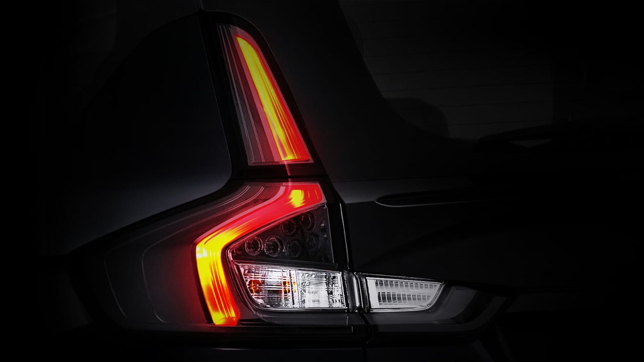 Suzuki Akan Perkenalkan New XL7 Hybrid Alpha Kuro: SUV Tangguh dengan Aksen Eksklusif, Harga Segini