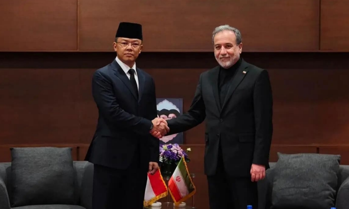 Menlu RI Tegaskan Penguatan Kerja Sama Indonesia-Iran dalam Pertemuan Bilateral di Mashhad