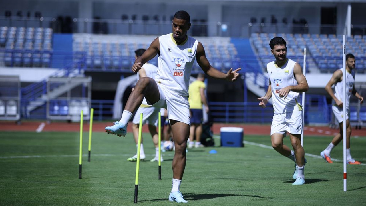 Bukan Malam, Ini Jadwal Persib vs Malut, Cek Lokasi Nobar Biru di Bandung