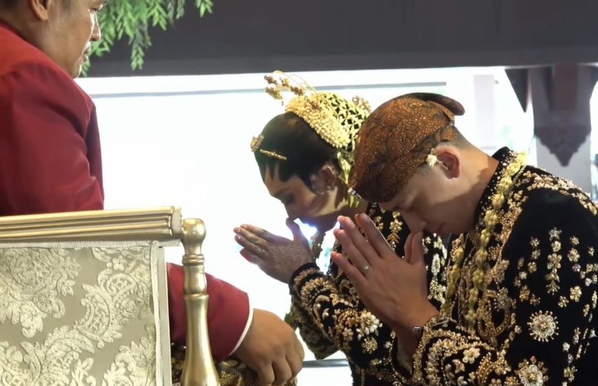 Dua Pebulutangkis Indonesia, Rian Ardianto dan Ribka Sugiarto Menikah, Prosesi Dipenuhi Nuansa Adat Jawa