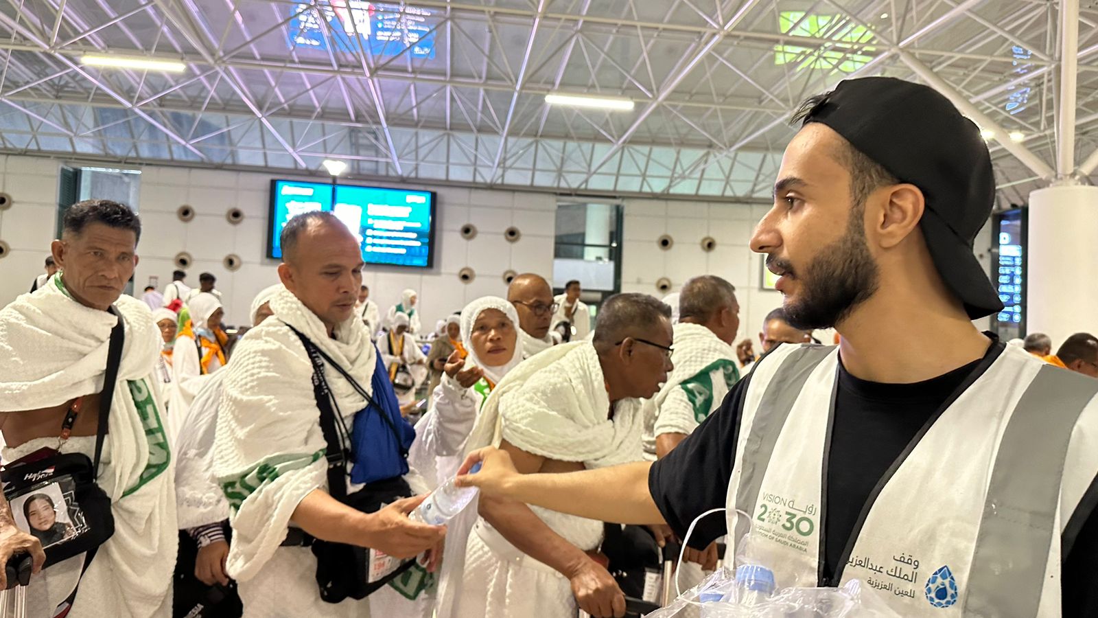 Jemaah Haji Indonesia Dapat Air Zam-Zam Gratis Setibanya di Jeddah, Ini Lembaga Pemberinya