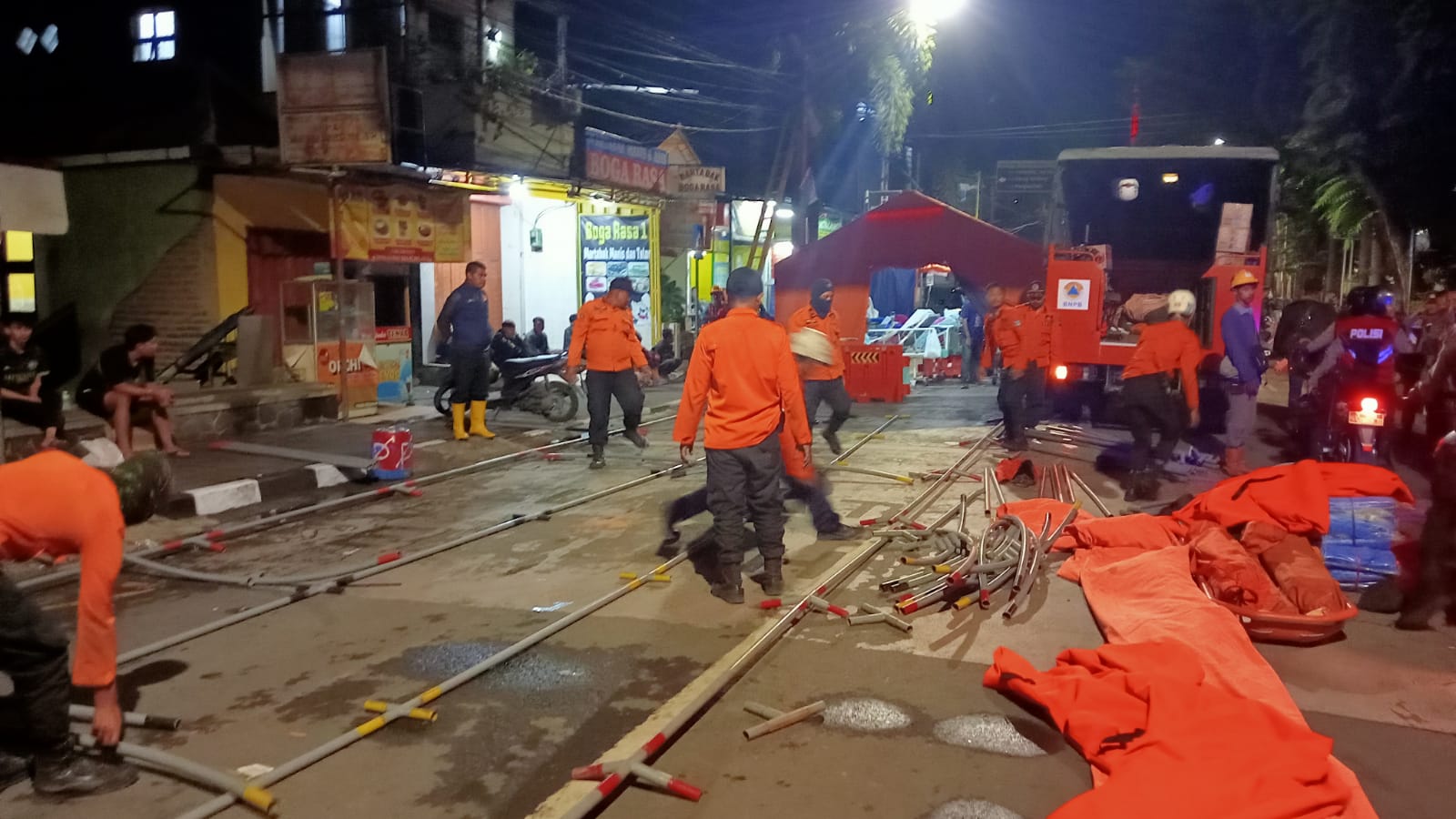 Bantu Gempa Sumedang, BPBD Kabupaten Garut Dirikan Tenda Darurat di Halaman RSUD