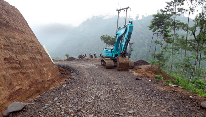 Pelebaran Jalan Cigalontang Membawa Petaka Bagi 6 Desa di Kecamatan Sariwangi