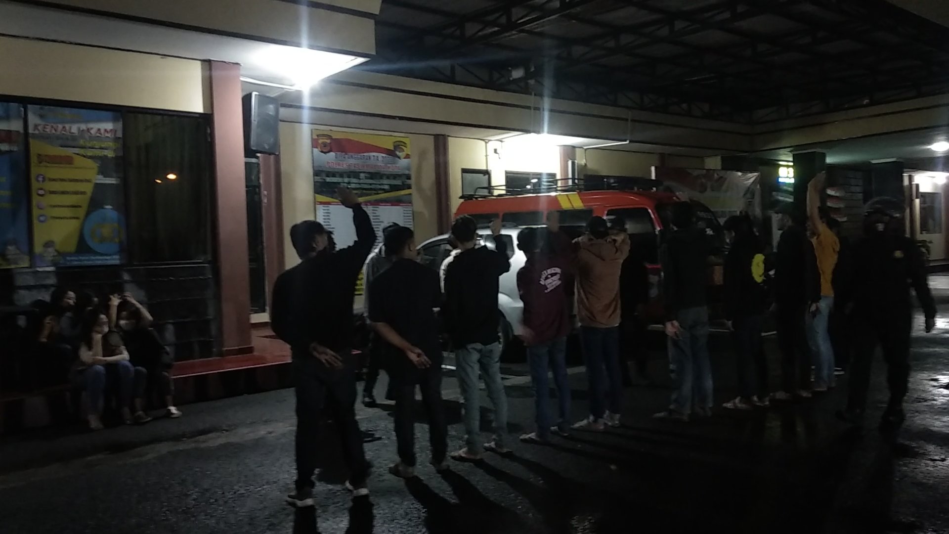 Waduh! Pesta Miras Belasan Muda-mudi di Areal Belakang Eks Setda Kabupaten Tasik Jalan Pemuda