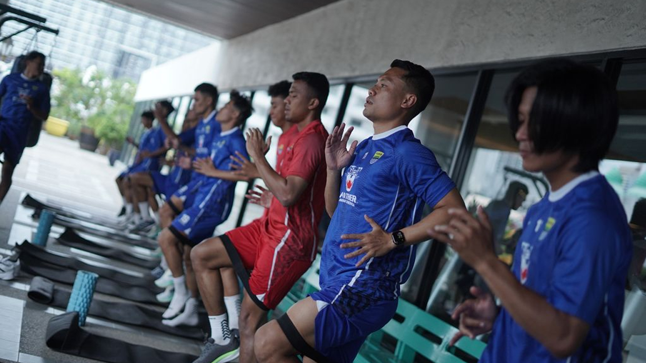 Persib Jalani Dua Sesi Latihan di Hari Pertama TC Thailand, Fokus Fisik dan Kebersamaan Tim