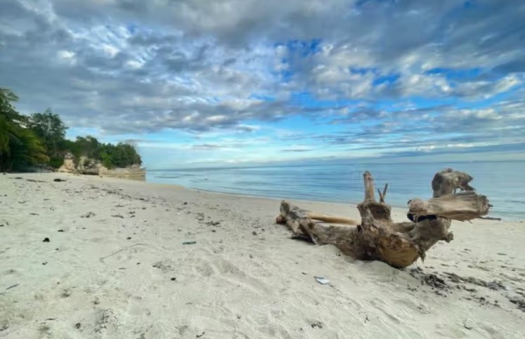 Wisata Jelang Ramadan di Polewali Mandar, Pulau Pasir Putih dan Sungai Karo-Karo Banjir Pengunjung