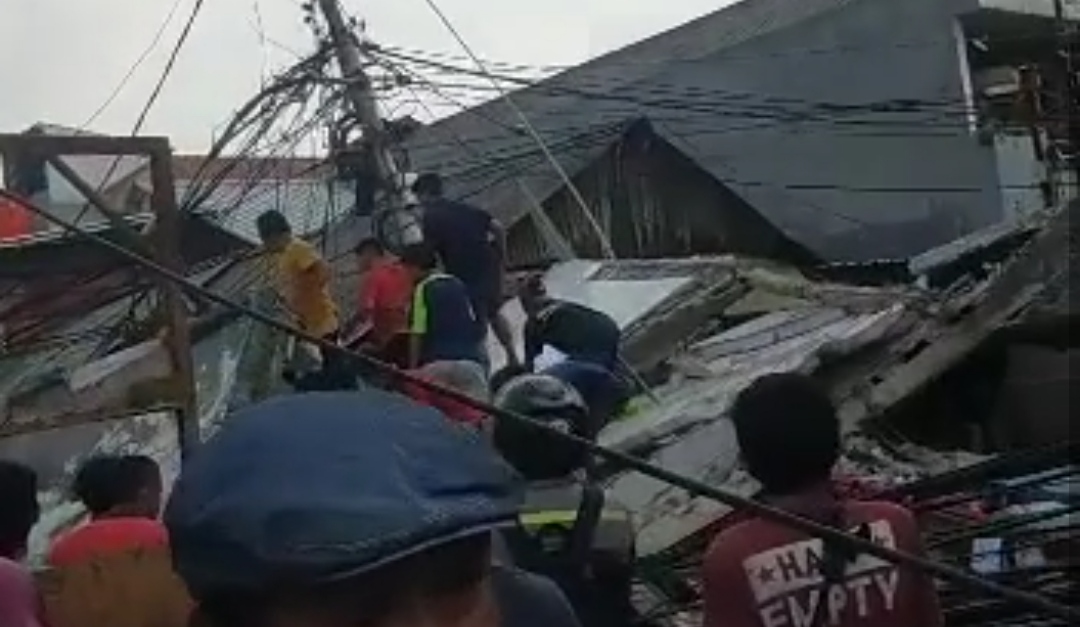 Bangunan Ambruk Dikabarkan Timpa 3 Orang, Kapolres:  Petugas Masih Fokus Proses Evakuasi