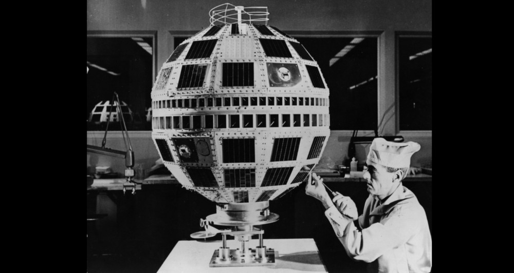 Dari Peluncuran Satelit Sputnik 1 hingga Pemilu Langsung Pertama di Indonesia