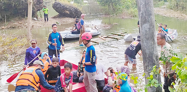 Memasuki Hari Kelima, Banjir Bunisari Pangandaran Mulai Surut