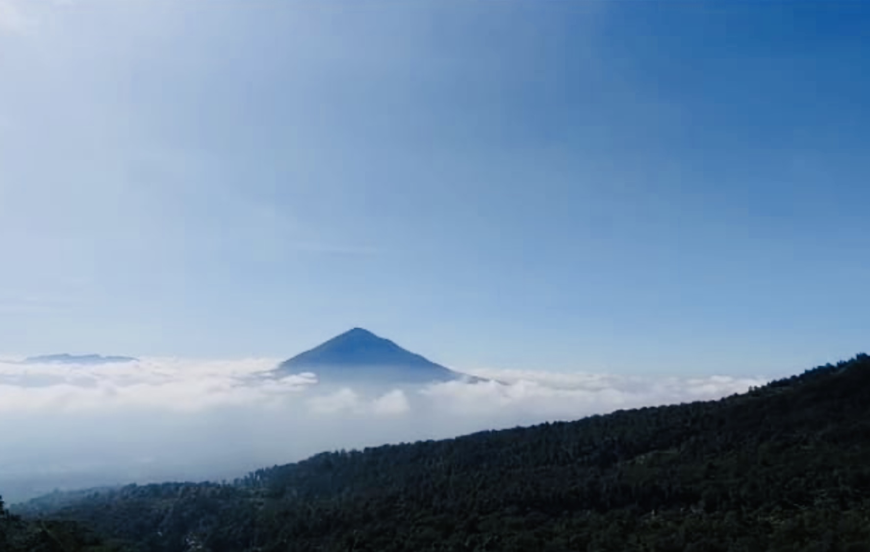 5 Rekomendasi Gunung di Jawa Barat Favorit Para Pendaki, Bisa Buat Liburan Akhir Tahun Lho